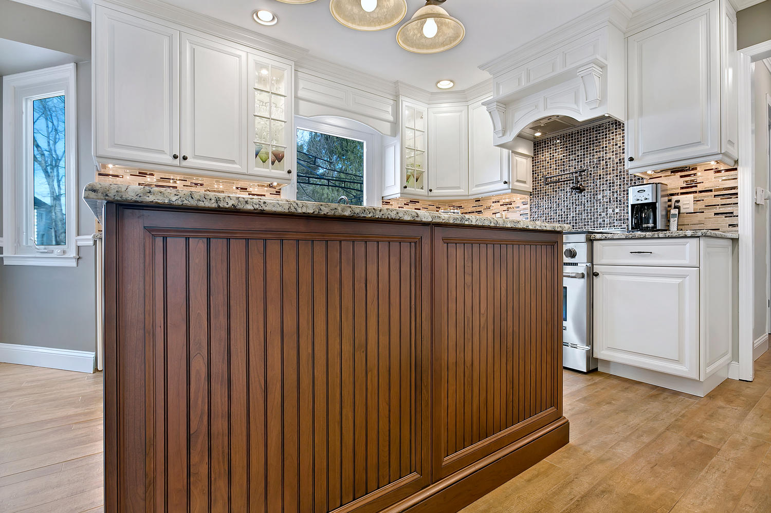 20 Beautiful Kitchen Island Designs With Columns