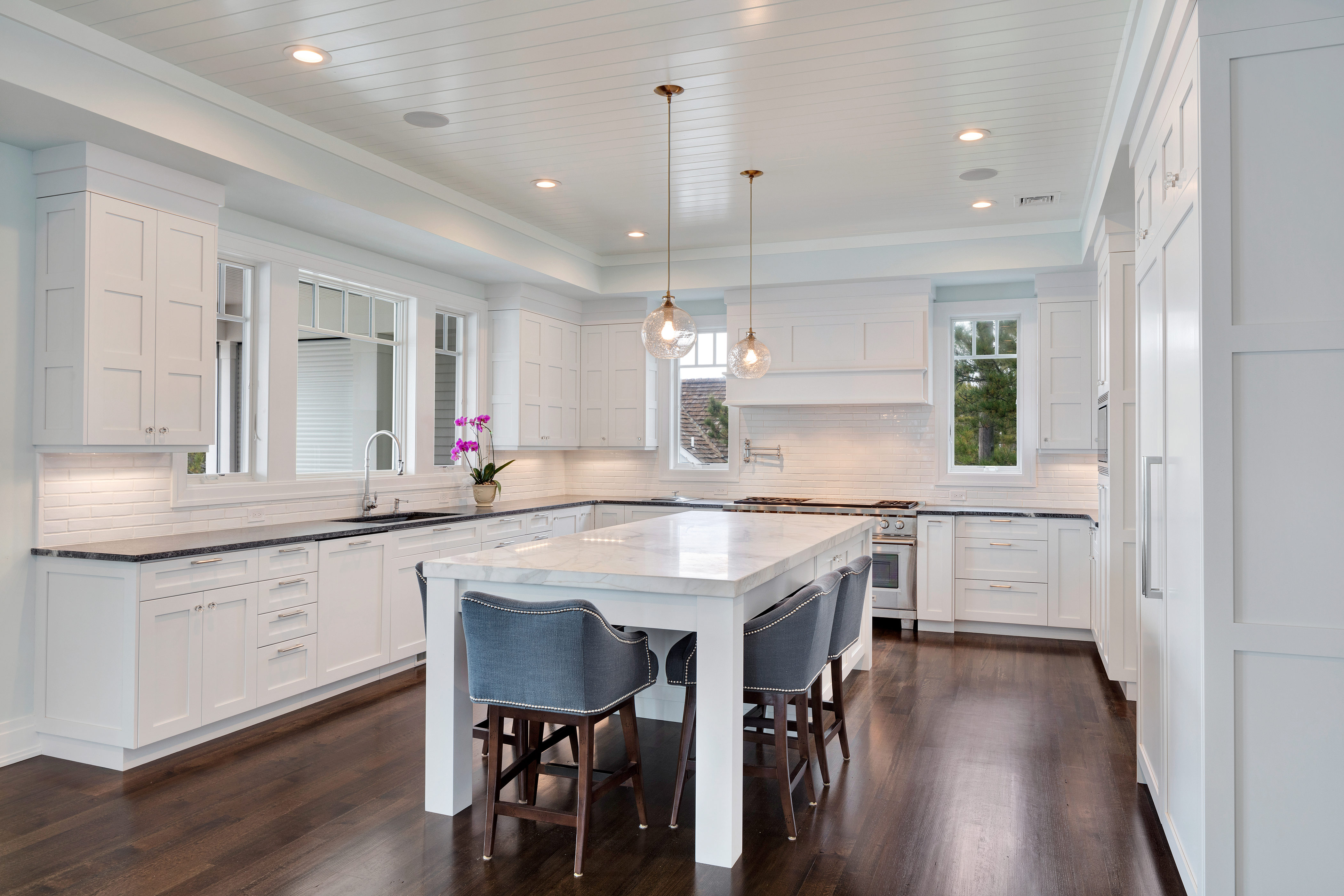 White Transitional Kitchen Mantoloking New Jersey by Design Line Kitchens