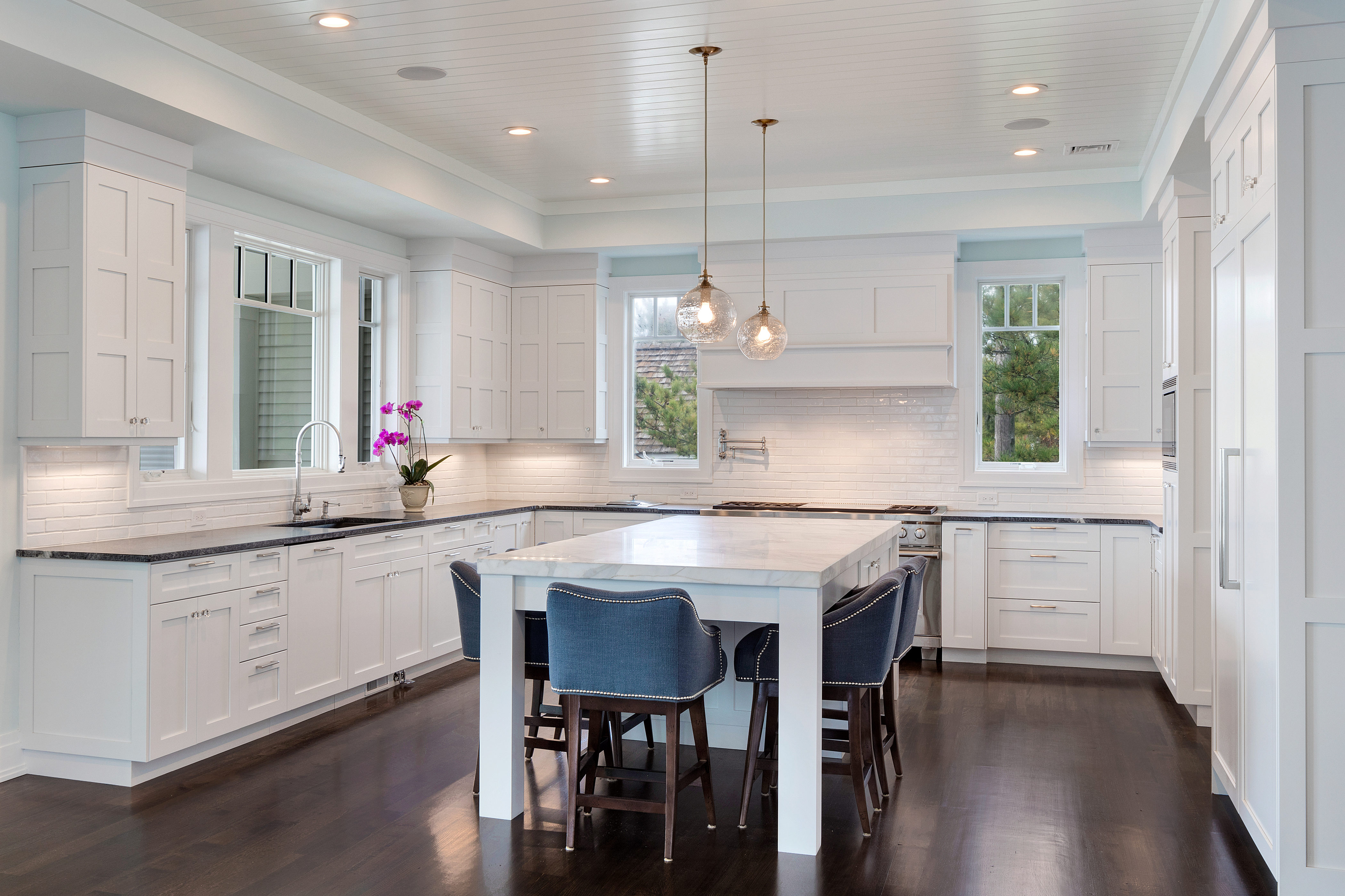White Transitional Kitchen Mantoloking New Jersey by Design Line Kitchens