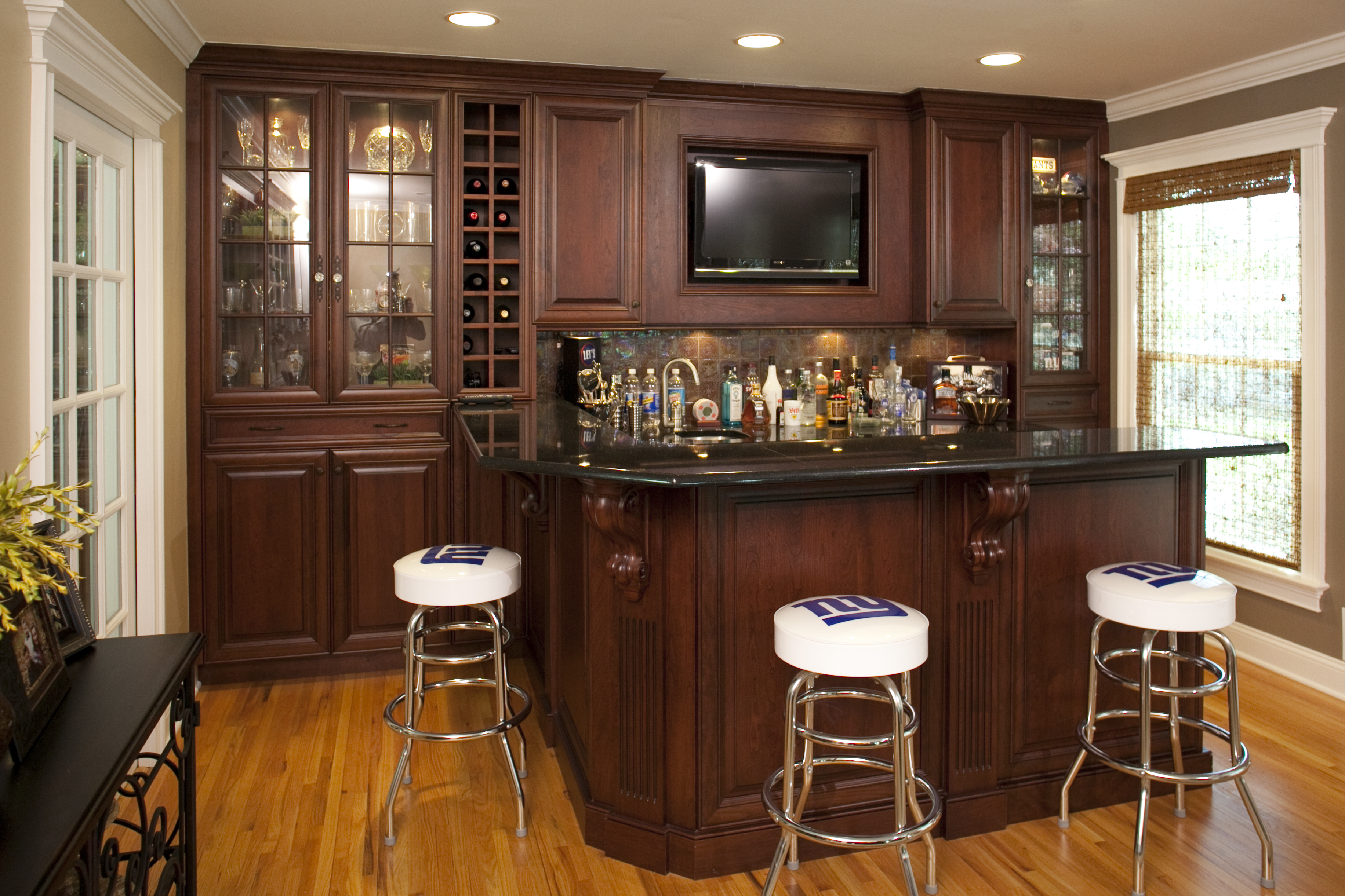 Simple Home Bar Pictures with Simple Decor