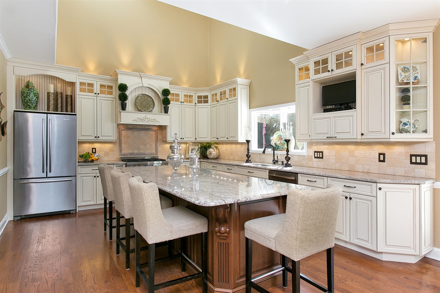New Classic Kitchen - Design Line Kitchens in Freehold, New Jersey