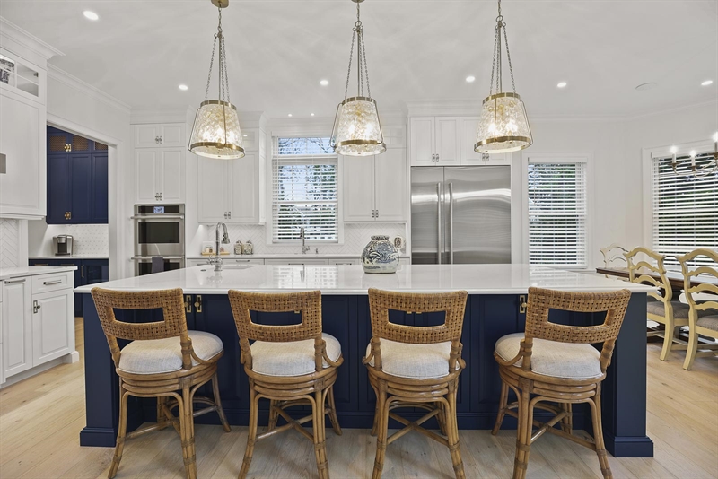Navy island seating for six takes center stage in 