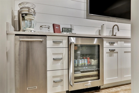 Appliances in a Bar Built In