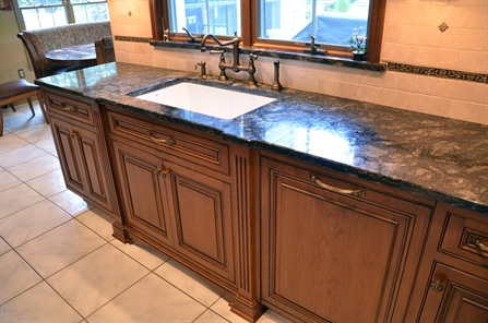 Sink Base with Fluted Pillar Posts at Sides